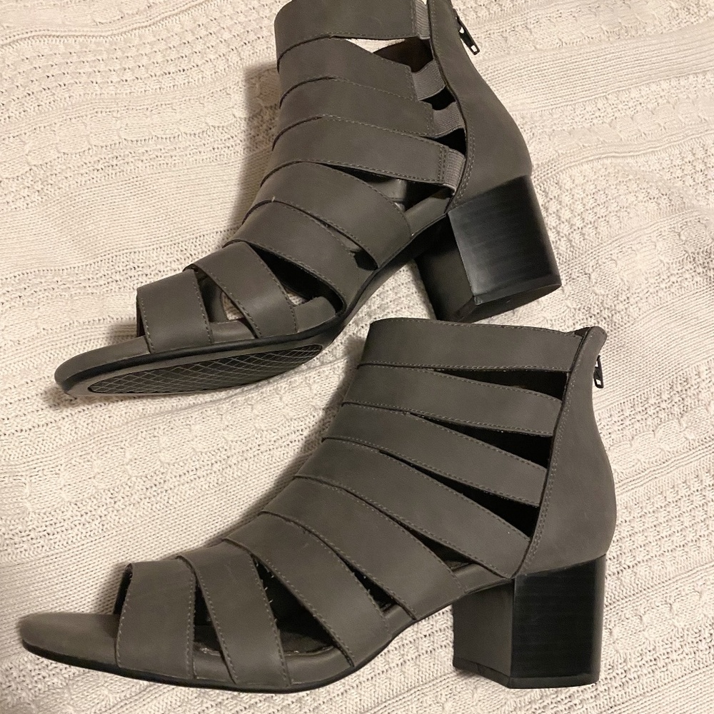 AEROSOLES Midfield Womens Sandals Sz 9 Gray